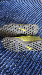 Jalgpalli Nike tossud s.36.5 (2 foto / 2)