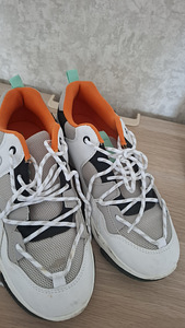 Детская обувь (2 фото из 4)