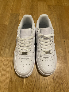 AF1 белые (2 фото из 2)