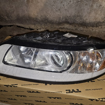Volvo V50, S40 Esituled