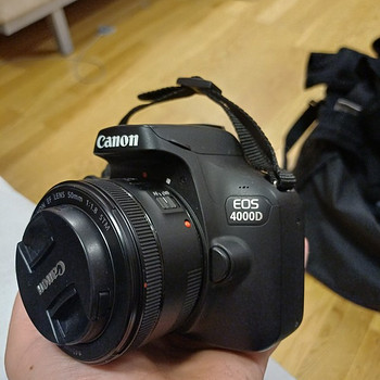 Canon EOS 4000D + Canon EF-S 18–55mm (algajate komplekt)