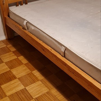 Voodi madratsiga