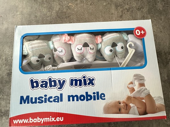 Музыкальная игрушка на кроватку