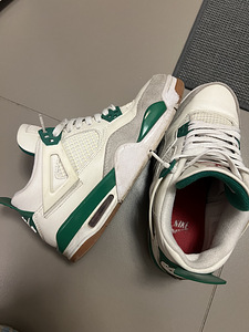 Jordan 4 (4 фото из 4)