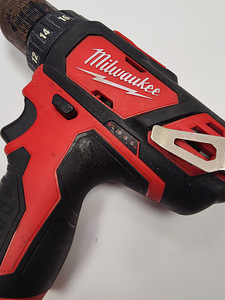 Akutrell Milwaukee M12 BDD ilma akuta (4 foto / 5)