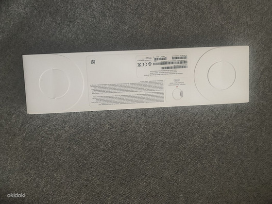 Упаковочная коробка от Apple Watch SE.