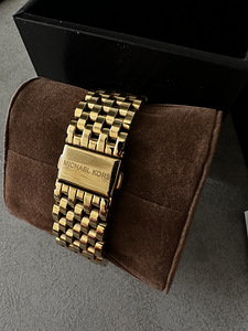 Michael Kors часы (4 фото из 5)