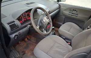 SEAT Alhambra (7 фото из 10)