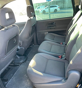SEAT Alhambra (8 фото из 10)