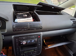 SEAT Alhambra (10 фото из 10)