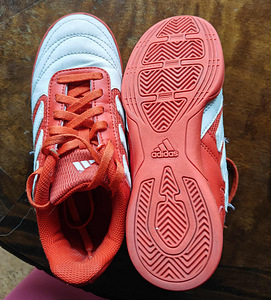 Adidas jalgpalli sisejalatsid s.33 (3 foto / 4)