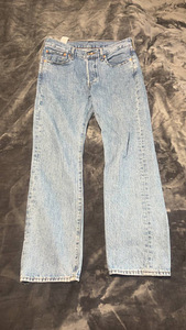 Levis teksad (1 foto / 3)
