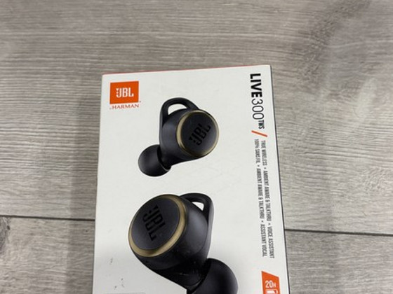 Jbl live 300