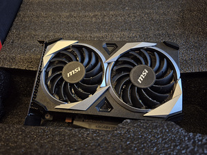 RX 6500 XT - 4 ГБ (1 фото из 4)