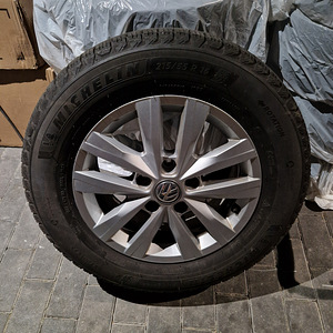 MICHELIN ICE X LAMELL REHVID + VW ORIGINAL VELJED R16 215/65 (1 foto / 6)