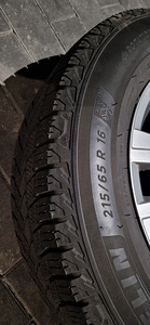 MICHELIN ICE X LAMELL REHVID + VW ORIGINAL VELJED R16 215/65 (4 foto / 6)