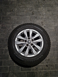 MICHELIN ICE X LAMELL REHVID + VW ORIGINAL VELJED R16 215/65 (6 foto / 6)