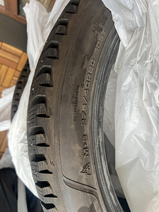 Шипованные шины Goodyear 275/40/R20 (2 фото из 2)