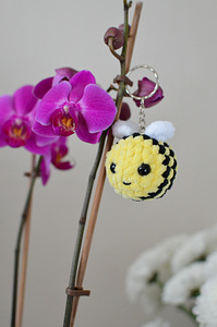Mesilane võtmehoidja Bee crochet keychain (2 foto / 3)