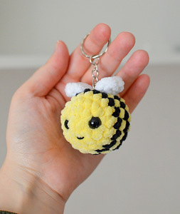 Mesilane võtmehoidja Bee crochet keychain (3 foto / 3)