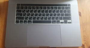 MacBook Pro (2 foto / 6)