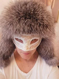 Продаётся новые шапки из чернобурой лисы и песца (5 фото из 5)