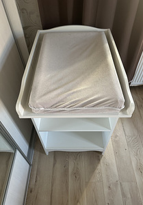 Mähkimislaud/raamaturiiul + mähkimisalus (3 foto / 7)