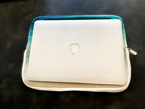 Apple Macbook Air 13" 2017 (2 фото из 3)