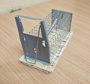 Клетка-ловушка для мышей ALIVE 12 x 5,5 x 5,5 см (2 фото из 4)
