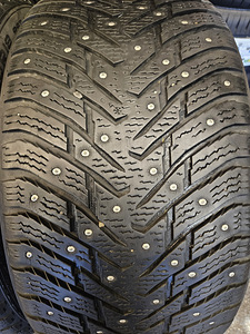 255 40 R 18 Nokian Hakkapeliitta 8 (3 foto / 4)