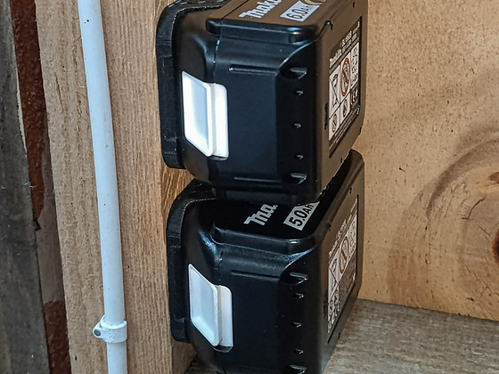 Держатель для аккумулятора Makita 18V