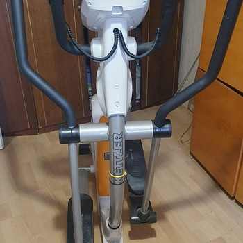 Müüa Elliptiline trenažöör jalgadele.