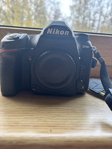 Nikon D780 (2 foto / 4)