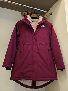 THE NORTH FACE ДЕТСКАЯ АРКТИЧЕСКАЯ ПАРКА ДЛЯ ДЕВОЧЕК (1 фото из 7)