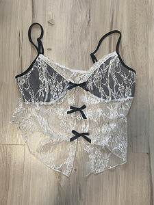 Elegantne pitsilise äärega top (3 foto / 5)