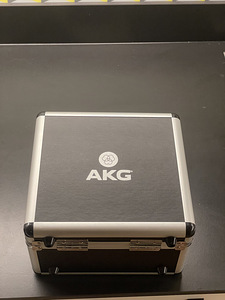 Микрофон AKG P220 с амортизирующим креплением, XLR-кабелем и поп-фильтром (3 фото из 4)
