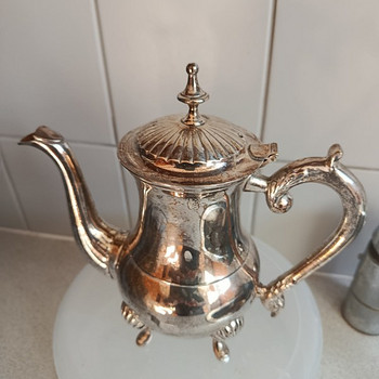 Металлический чайник