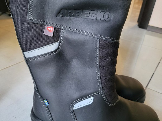 Uued talve turvasaapad ARBESKO Model 837