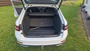 Skoda Superb 2017 (7 фото из 13)