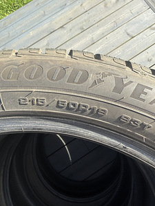 215/50R19 GoodYear Ultragrip Ice 2 plus (4 фото из 8)