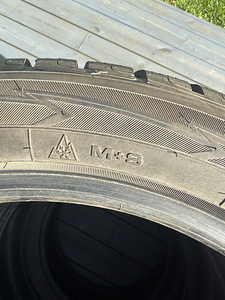 215/50R19 GoodYear Ultragrip Ice 2 plus (7 фото из 8)