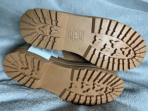 Новые кроссовки (3 фото из 5)