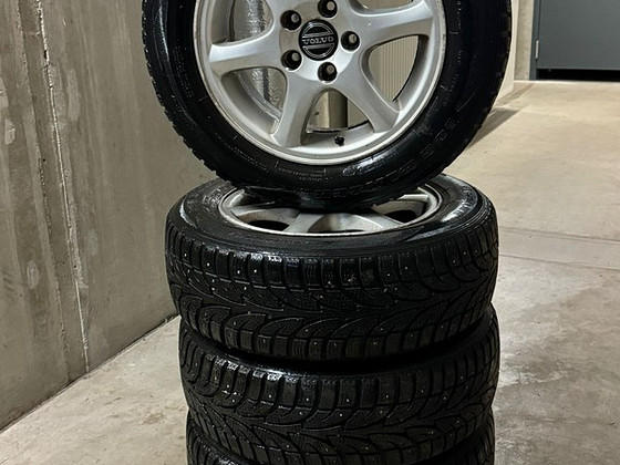 Volvo Valuveljed koos talverehvidega 15"