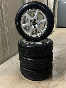 Диски Volvo с зимними шинами 15" (1 фото из 5)