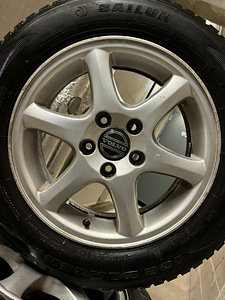 Диски Volvo с зимними шинами 15" (5 фото из 5)