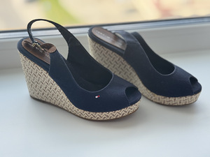 Сандалии Tommy Hilfiger (2 фото из 8)