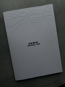 Itzy Born to be (1 foto / 5)