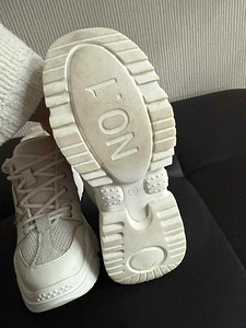 DKNY (2 фото из 4)