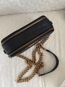Guessi kettidega crossbody kott. (2 foto / 5)