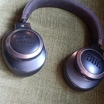 Jbl live 650